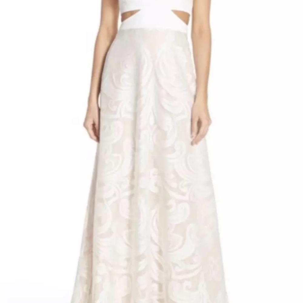 BCBGMAXAZRIA Off White Marilyne Swirl Lace Cutout Dress/Gown Size 6 - Picture 5 of 9